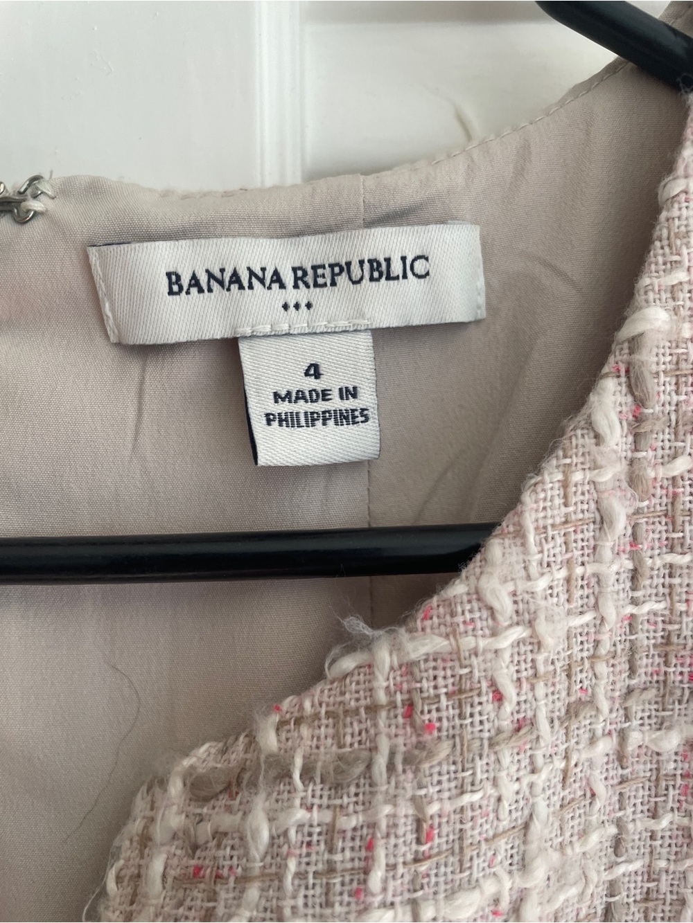 Banana Republic Women's Tweed V-Neck Sheath Dress in Beige with Pockets - Picture 5 of 7
